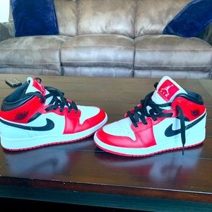 Retro 1 Jordan mid
